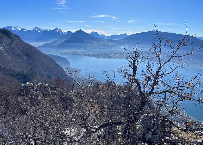 Entre Lac D\'Annecy Et Montagnes, Golf Et Parapente A Pieds