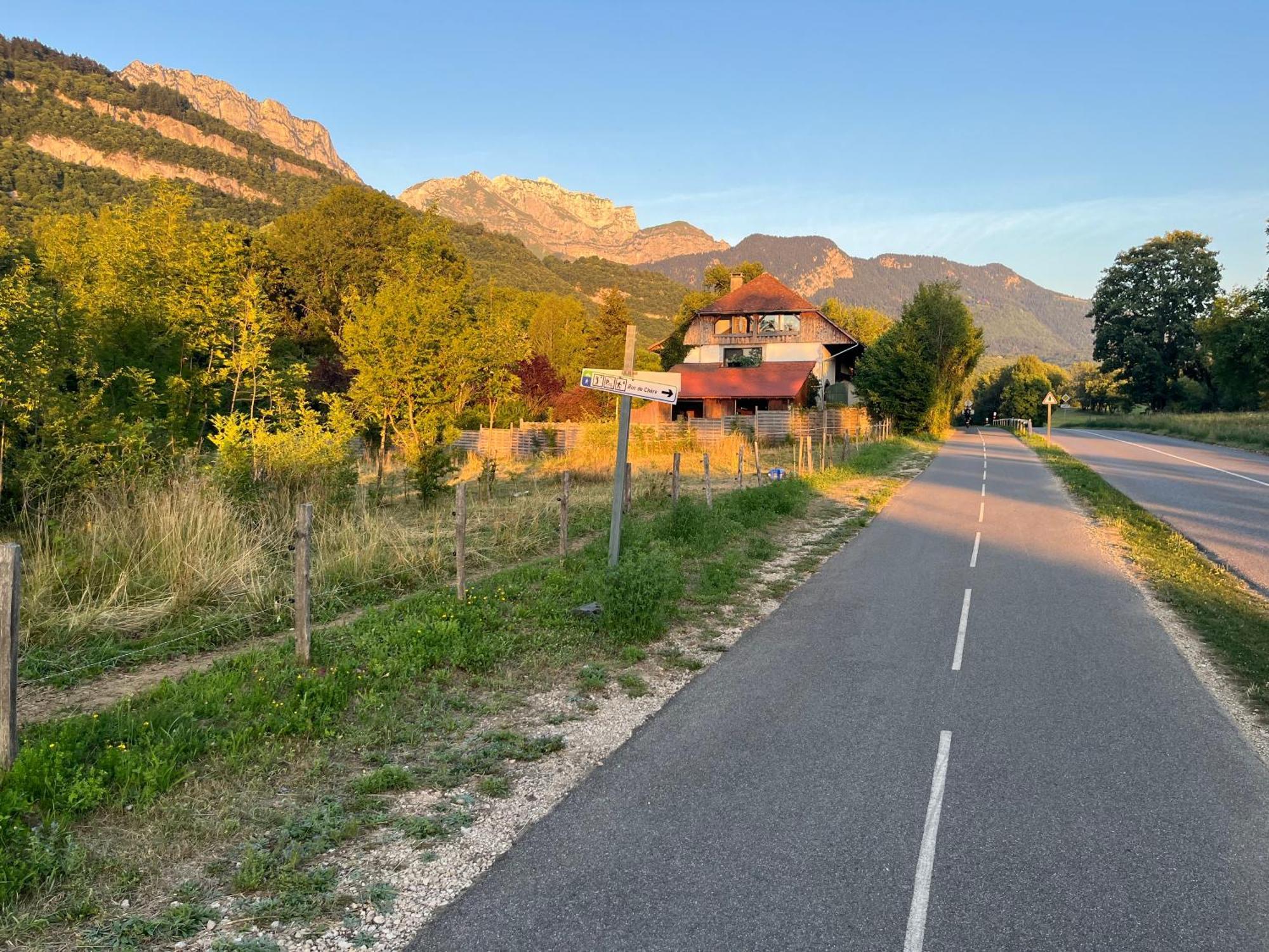 Entre D'annecy Et Montagnes, Golf Et Parapente A Pieds Apartment
